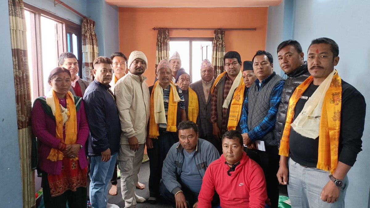 चुनावको मुखमा एमाले काभ्रेका पूर्वसदस्यसहित २५ जना कांग्रेस प्रवेश 